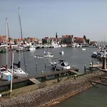 Houseboat In Near Edam Botel *