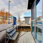 Houseboat In Near Edam Botel Volendam