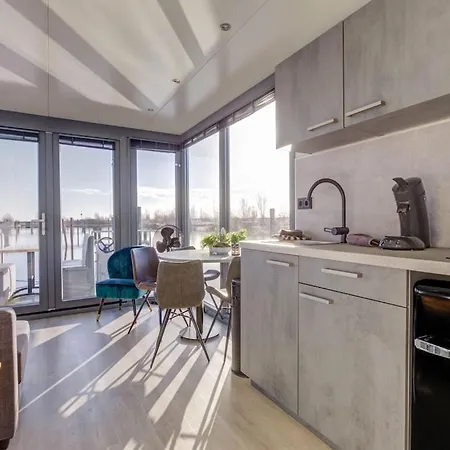 Modern Houseboat In Marina Of * フォーレンダム