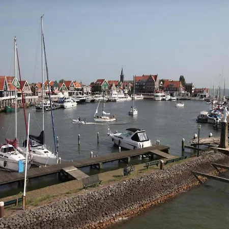 Houseboat In Near Edam Ботель *