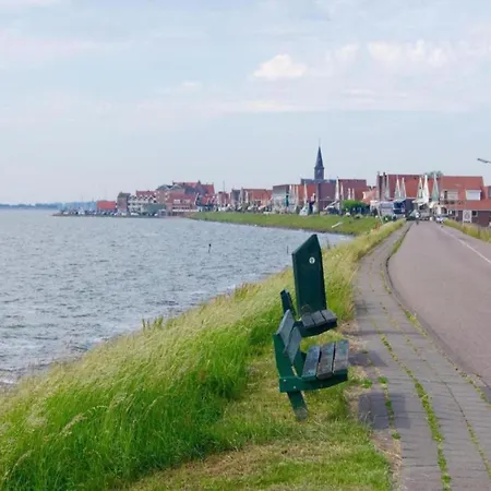 Houseboat In Near Edam Ботель Волендам