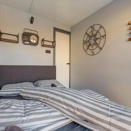 Houseboat In Near Edam * Volendam