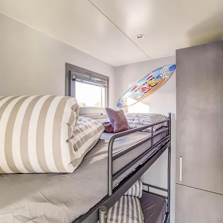 Houseboat In Near Edam Botel Volendam