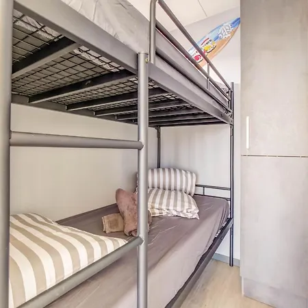 Houseboat In Near Edam Botel