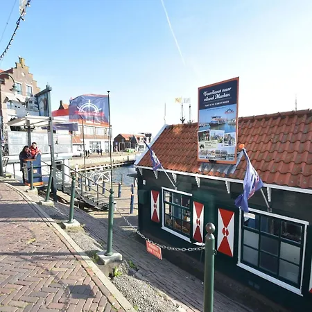 Houseboat In Near Edam Botel Volendam