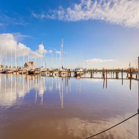 Houseboat In Near Edam Botel *