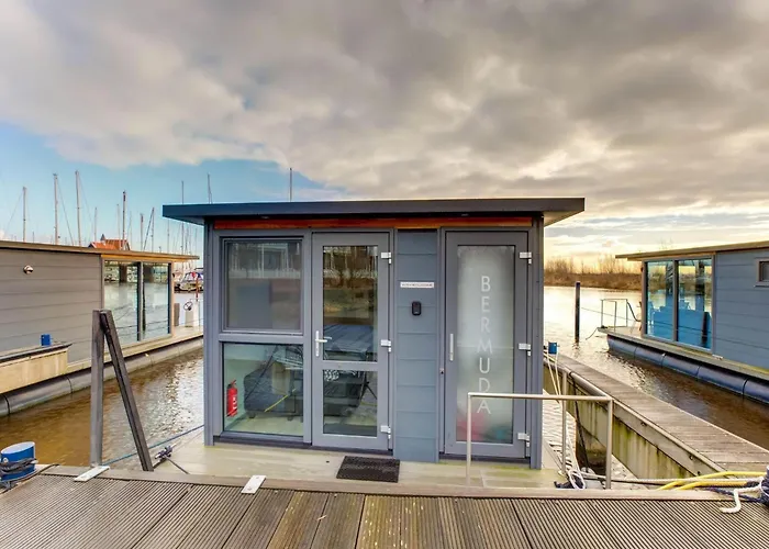 Houseboat In Near Edam 보트호텔 *