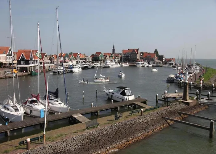 Houseboat In Near Edam 보트호텔 *