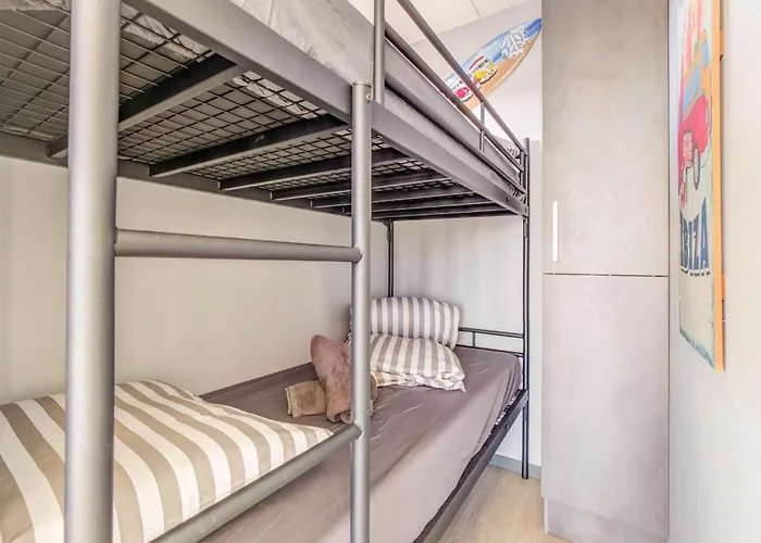 Houseboat In Near Edam 보트호텔