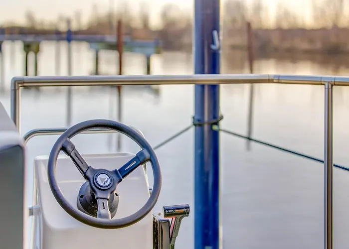 Houseboat In Near Edam 보트호텔 *
