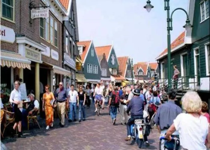 보트호텔 Houseboat In Near Edam *