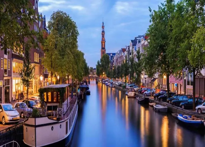 Houseboat In Near Edam 볼렌담